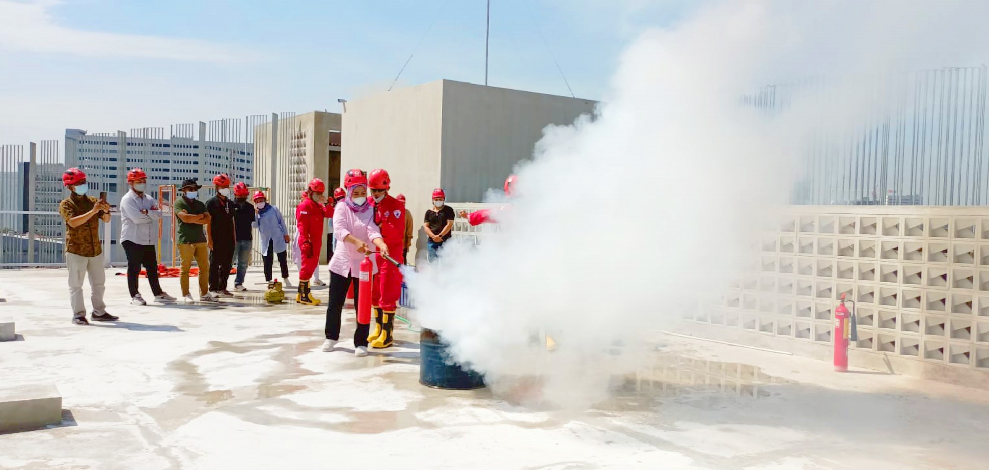 first aid fire training pelatihan kebakaran diklat PMI PMR KSR relawan lombok korps Red Cross Indonesia website